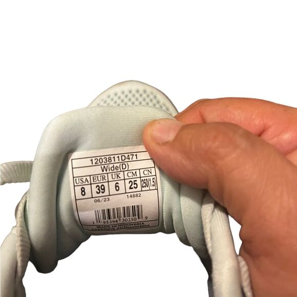 Brooks GTS 23 Women’s Running Shoes, Size 8 Wide - Picture 3 of 8